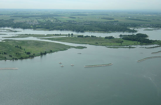 Digue pour protéger l'érosion des rives du lac Saint-Louis et des Îles-de-la-Paix